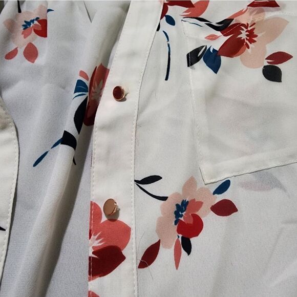 Floral white long sleever button up - Picture 4 of 4